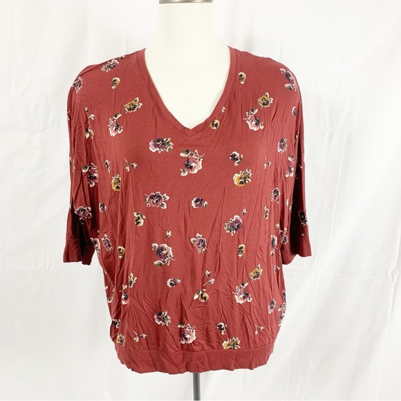 Reitmans Tops - 🌺Reitmans “The Relaxed” Burgundy Floral V-Neck Top Women’s XL🌺